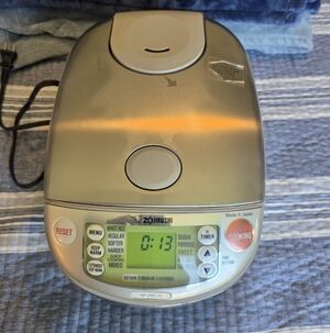 Zojirushi Silver Electric Rice Cooker - Silver